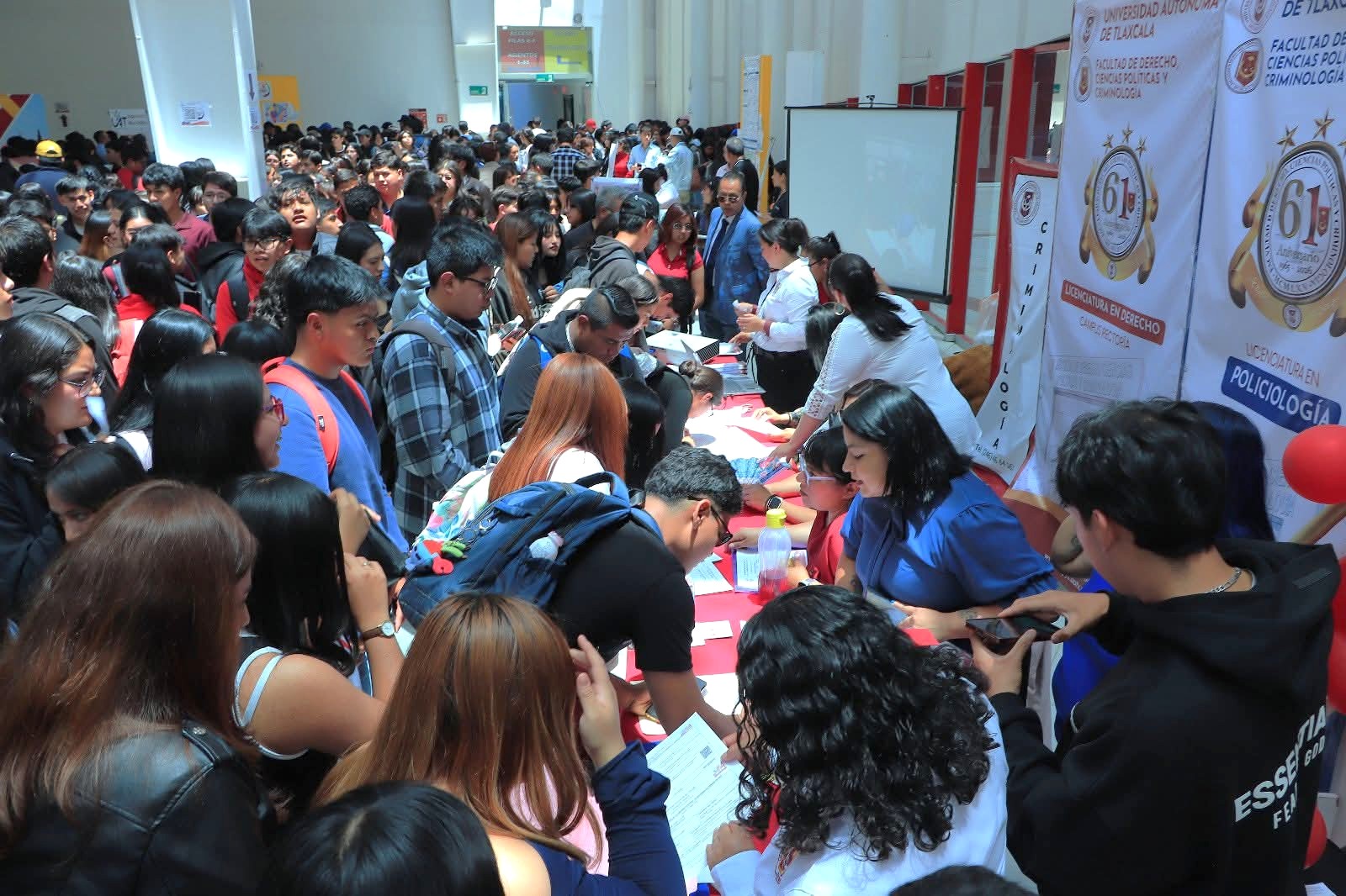 Ofrece la UATx 50 licenciaturas para el próximo semestre